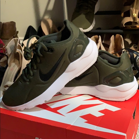 Nike Shoes - Nike women’s LD Runner LW